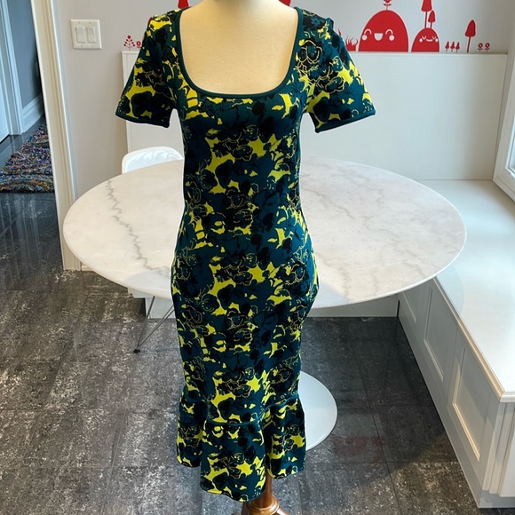 NWT ZAC BY ZAC POSEN STRETCH KNIT BODY CON DRESS IN GREEN FLORAL. M - Picture 1 of 11